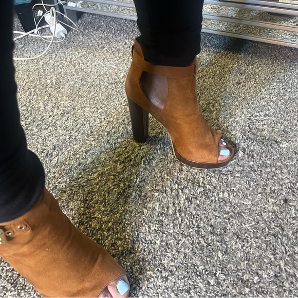 NWOT Brown heels 4 inches - Picture 3 of 8